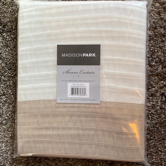 Madison Park Shower Curtain 72”x72” polyester Orange/coral, white, beige NEW - Picture 3 of 5